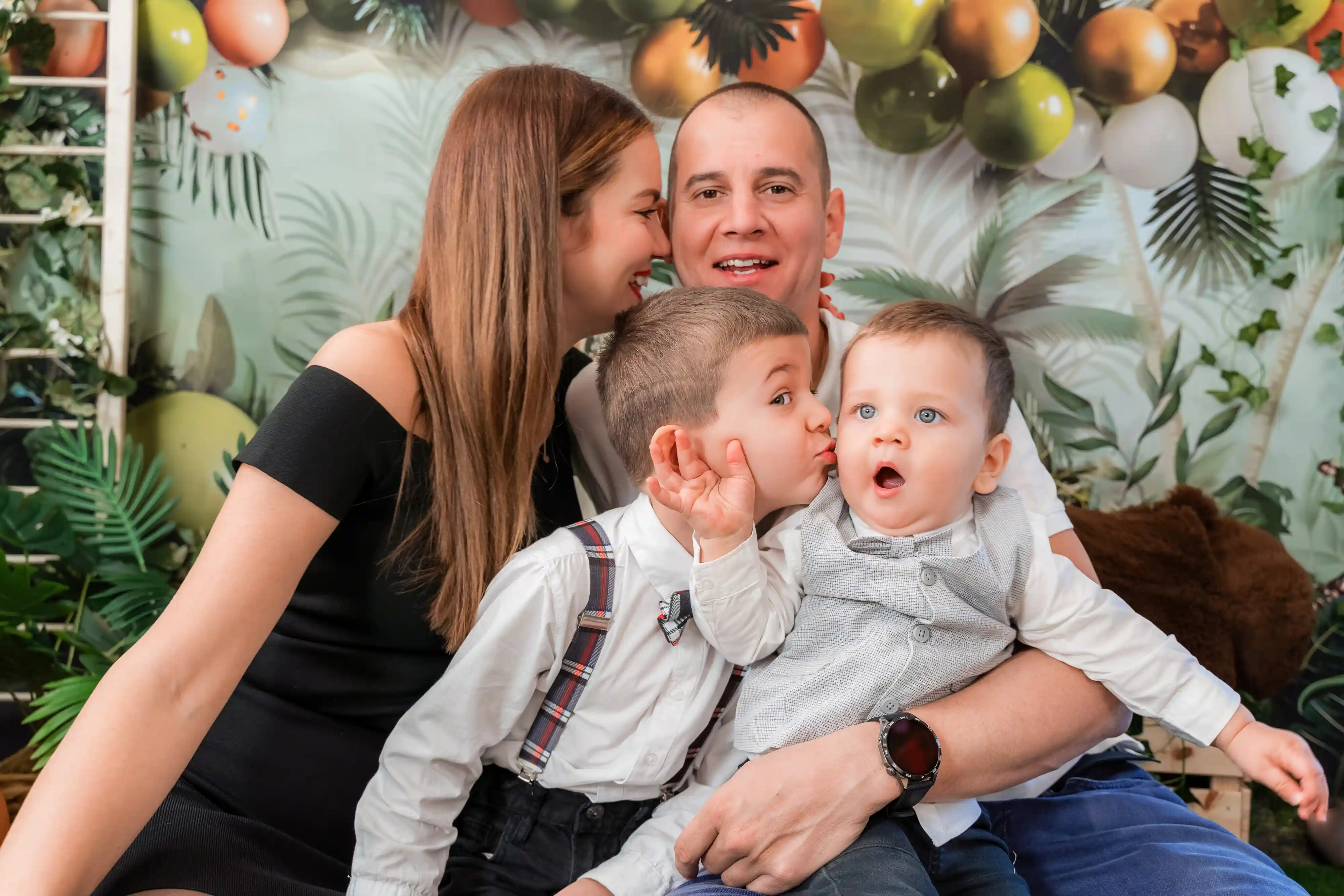 Родители с дете на фотосесия - семейни моменти