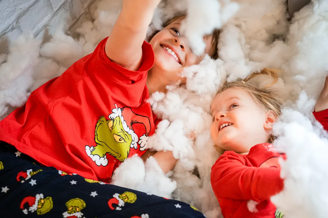 Семейна коледна фотосесия с дете в студио София